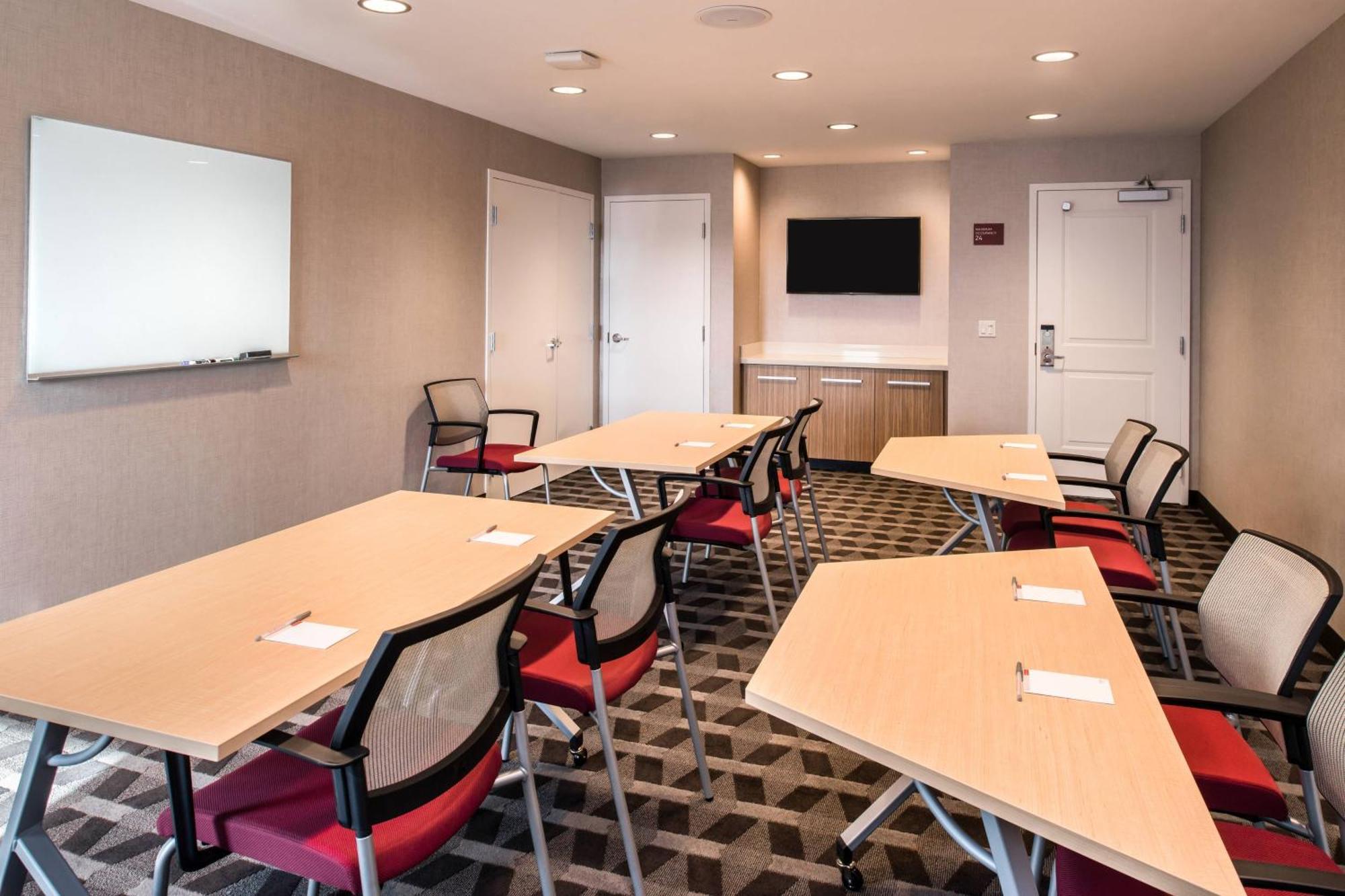 Towneplace Suites By Marriott Merced Exterior photo
