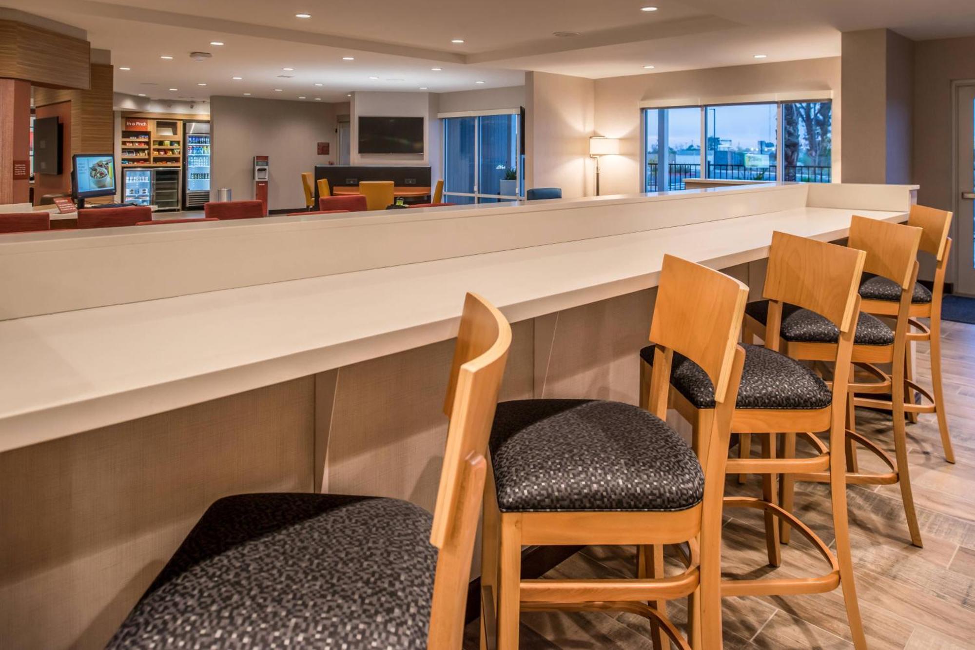 Towneplace Suites By Marriott Merced Exterior photo