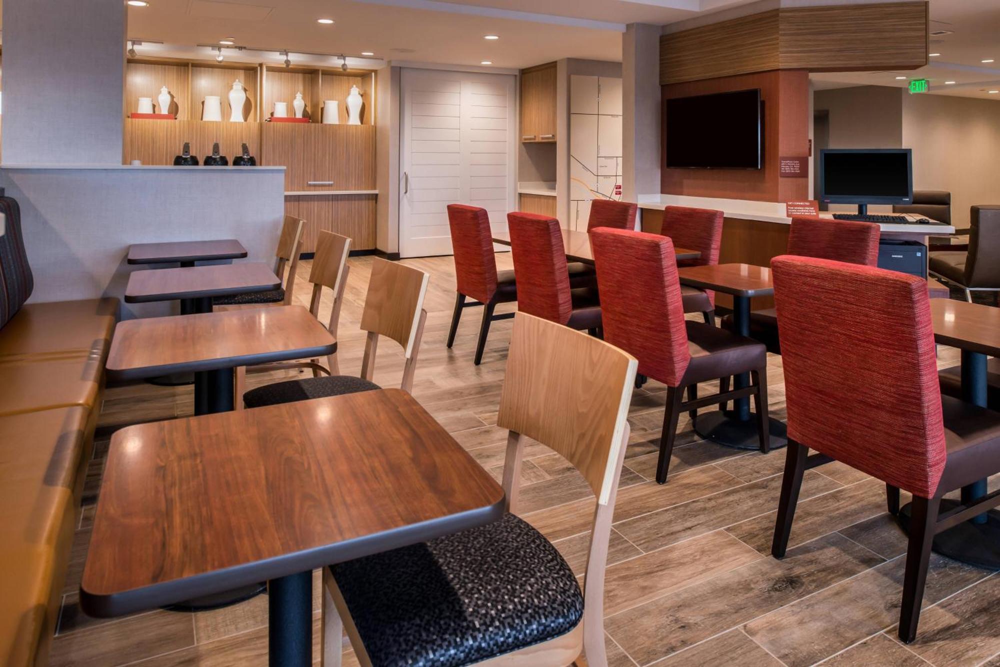 Towneplace Suites By Marriott Merced Exterior photo