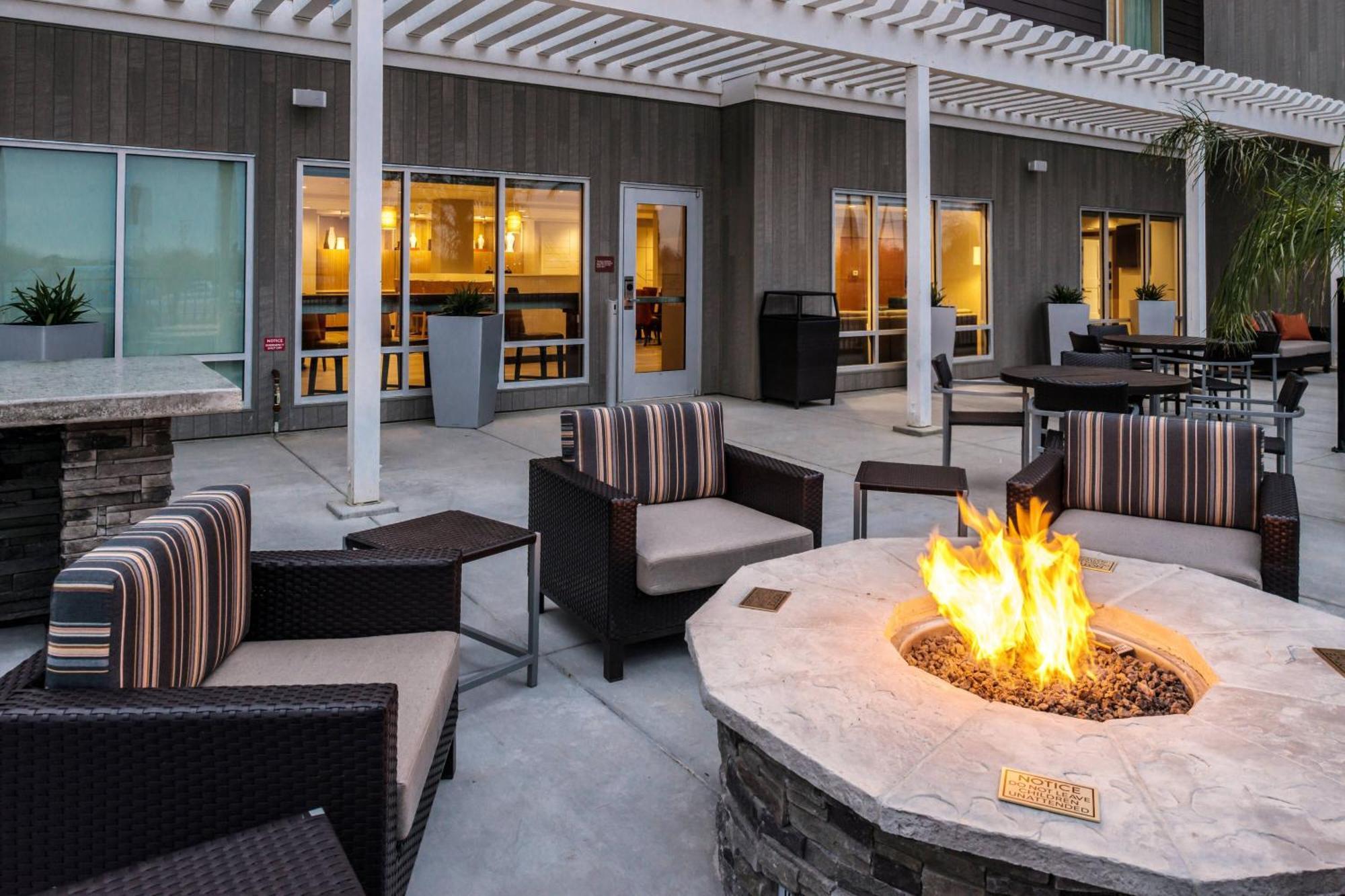 Towneplace Suites By Marriott Merced Exterior photo